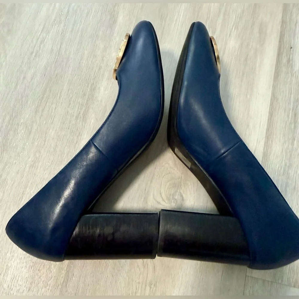 Tory Burch Chelsea pumps in Tory Navy Napa Leather Sz 9.5